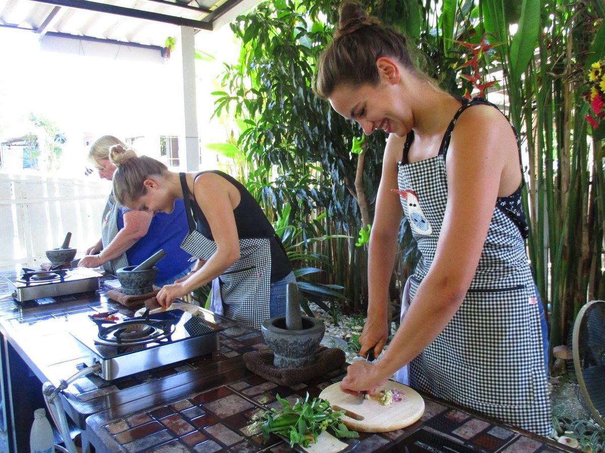 Sister House Chiangmai (Adults Only) Bed and Breakfast Chiang Mai Exteriör bild